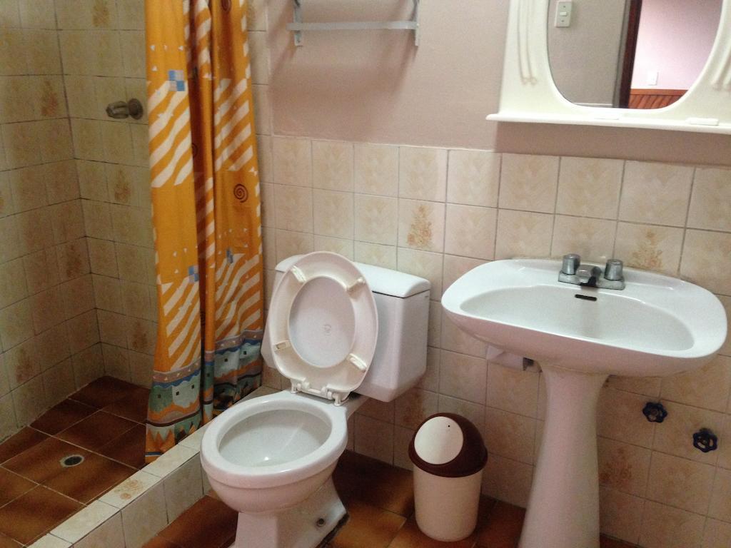 Hospedaje Casa Blanca Уарас Стая снимка